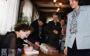 Powiatowy Dzień Bibliotekarza. Gość specjalny Joanna Szczepkowska. Rok 2004.