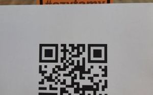 Kod QR z ukrytym bajkowym bohaterem "C"