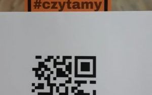 Kod QR z ukrytym bajkowym bohaterem "F"