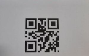 Kod QR z ukrytym bajkowym bohaterem "I"