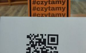 Kod QR z ukrytym bajkowym bohaterem "S"