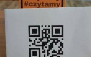 Kod QR z ukrytym bajkowym bohaterem "U"