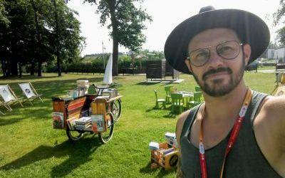 Fotorelacja z akcji mobilnej czytelni BOOKWORM na basenie letnim ATOL