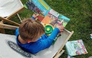 Fotorelacja z akcji mobilnej czytelni BOOKWORM na basenie letnim ATOL