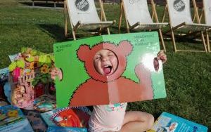 Fotorelacja z akcji mobilnej czytelni BOOKWORM na basenie letnim ATOL