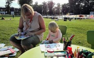 Fotorelacja z akcji mobilnej czytelni BOOKWORM na basenie letnim ATOL