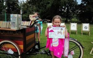 Fotorelacja z akcji mobilnej czytelni BOOKWORM na basenie letnim ATOL