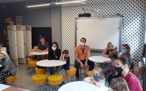 Uczestnicy zajęć w ramach Klubu Książkowych Jeżyków