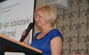 Fotorelacja z odsłonięcia muralu i tablicy okolicznościowej na 75-lecie biblioteki