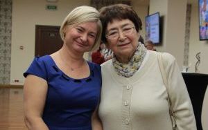 Fotorelacja z odsłonięcia muralu i tablicy okolicznościowej na 75-lecie biblioteki