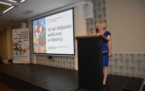 Fotorelacja z odsłonięcia muralu i tablicy okolicznościowej na 75-lecie biblioteki