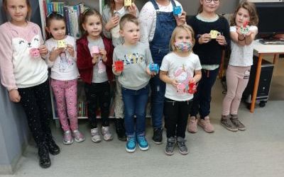 Uczestnicy zajęć w ramach Klubu Książkowych Jeżyków