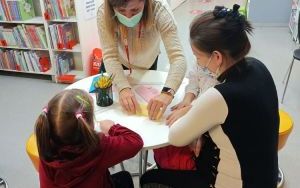 Uczestnicy zajęć w ramach Klubu Książkowych Jeżyków