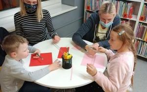 Uczestnicy zajęć w ramach Klubu Książkowych Jeżyków