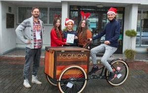 Fotorelacja z przekazania kartek w ramach akcji "Listy do Mikołaja Reja"