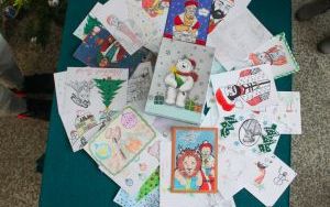 Fotorelacja z przekazania kartek w ramach akcji "Listy do Mikołaja Reja"