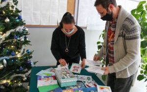 Fotorelacja z przekazania kartek w ramach akcji "Listy do Mikołaja Reja"